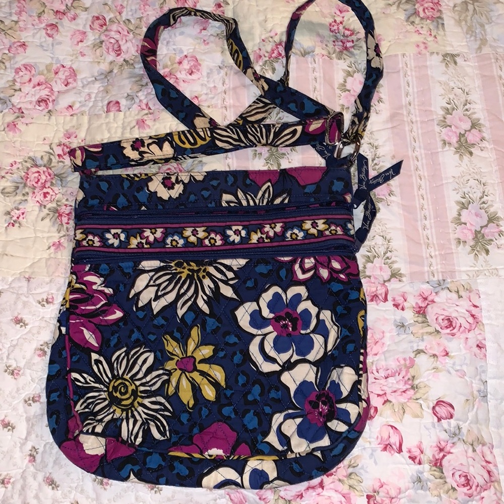 Vera Bradley crossbody purse (Priced to Sell!)